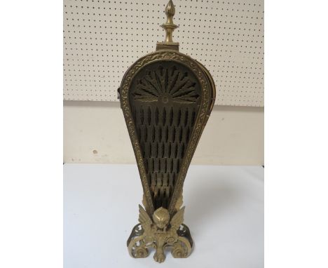 A GILT METAL "PEACOCK FAN" FIREGUARD WITH GRIFFIN TYPE DETAIL TO INCLUDE A COPPER WARMING PAN AND CHESTNUT ROASTER 