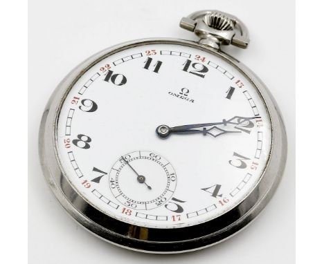Herrentaschenuhr "OMEGA". Wohl verchromtes Metallgehäuse mit Streifengravur. Weißes, wohl Emailzifferblatt mit schwarzen und 