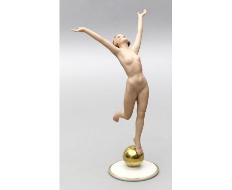 Skulptur "Tanzender Mädchenakt", Hutschenreuther. Biskuitporzellan. Bunt bemalt, Sockel mit Golddekor. Nach einem Entwurf von