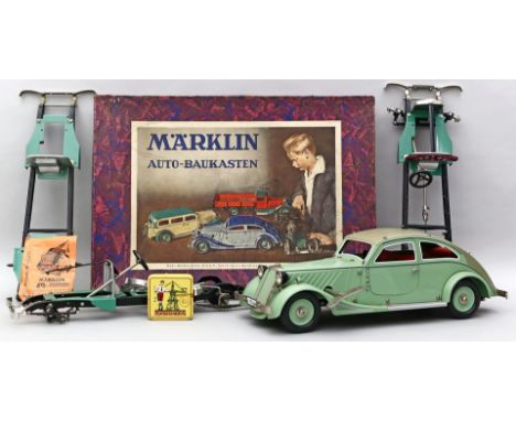 Stromlinien-Limousine 19031 von Märklin. Replika, aus Modellbausatz zusammengebaut. Div. Materialien. Mit Uhrwerksmotor. Funk
