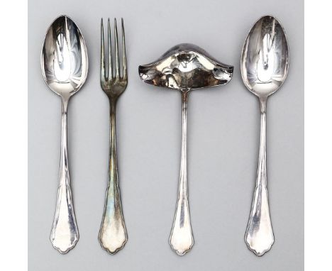2 Suppenlöffel, Gabel und Saucenkelle im Chippendale-Stil. 800/000 Silber, 239 g. Gebrauchsspuren. Mz. Koch &amp; Bergfeld, B