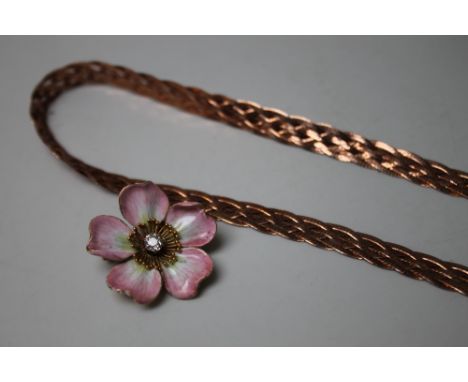 AN DECORATIVE YELLOW METAL GEMSET FLORAL ENAMEL BROOCH / PENDANT, Dia. 3 cm, together with a rose gold plated silver necklace