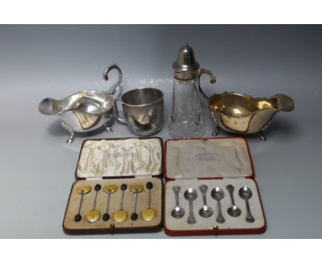 A COLLECTION OF HALLMARKED SILVER AND PLATED WARE CONSISTING OF A CASED SET OF COFFEE SPOONS BY WILSON &amp; SHARP LTD - EDIN