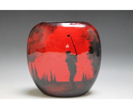 A PEGGY DAVIS LIMITED EDITION OF 100 RUBY FUSION VASE - THE GOLFER, H 19 cm