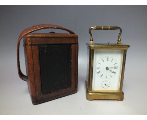AN EARLY 20TH CENTURY BRASS CASED REPEATER ALARM CARRIAGE CLOCK WITH FITTED LEATHER CARRY CASE, the enamel dial with Roman nu