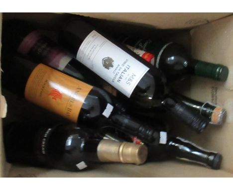 Box of assorted alcoholic and other drinks to include; VHF Lemon vodka, M&S Italian Vino Da Tavola Bianco, Caribbean twist, C