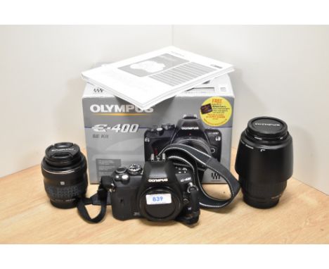 A boxed Olympus E400 camera body with Zuika Digital 17.5-45mm 1:3,5-5,6 lens, and Zuika Digital 40-150mm 1:3,5-4,5 lens with 