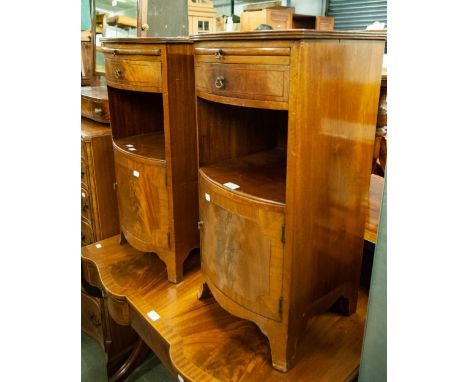 A REPRODUCTION MAHOGANY ROUNDED-OBLONG TOP COFFEE TABLE, ON DOUBLE TRIPOD SUPPORTS, ALSO A PAIR OF REPRODUCTION BOW FRONT MAH