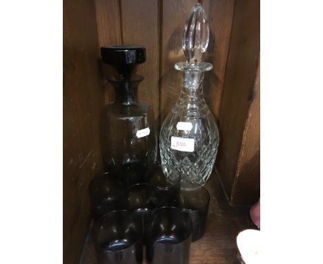 GLASS DECANTER AND DECANTER SET