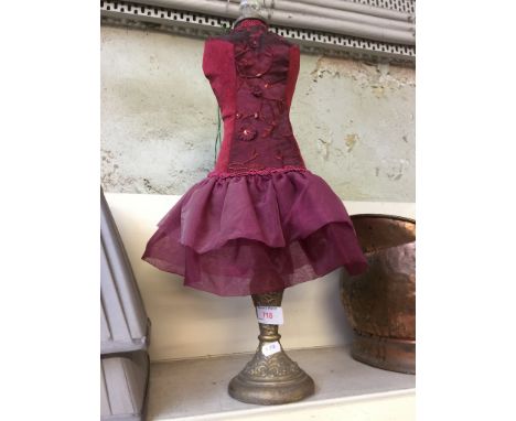 SMALL SCALE MANNEQUIN