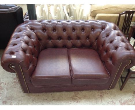AN OXBLOOD LEATHER CHESTERFIELD 2 SEATER SOFA