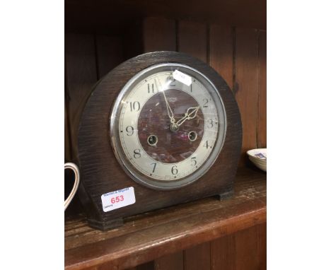 CHIMING MANTEL CLOCK