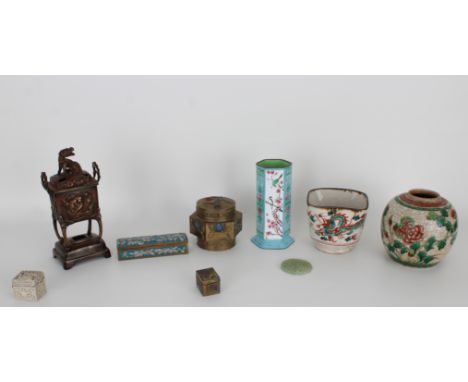 (9) Assorted Chinese Articles. Tallest Item: 8.75 in.
