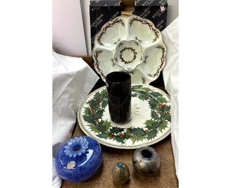 A Royal Worcester sectional Christmas plate together with a Coalport charger decorated with mistletoe and holly, Isle of Wigh