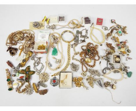  collection of vintage costume jewellery.