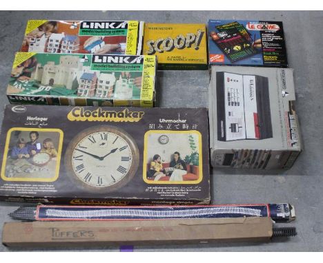 Linka Buliding, Hornby, Clockmaker, Others - A mixed lot of model railway items, vintage games, and a model clock kit. Lot in