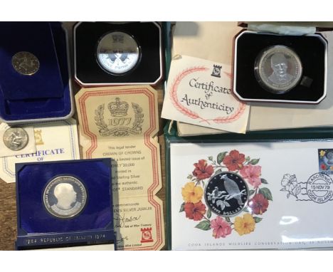 Silver Commemorative Coins, includes two Isle of Man Crowns with the 1978 Sterling Silver &pound;1 with the Virenium version 