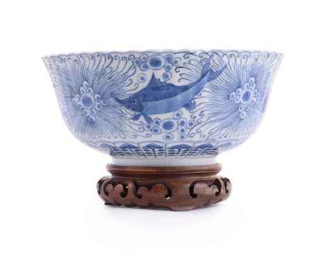 A Chinese blue and white 'crab and fish' fluted bowl, Qing Dynasty, the exterior with four fish and weeds and the interior wi