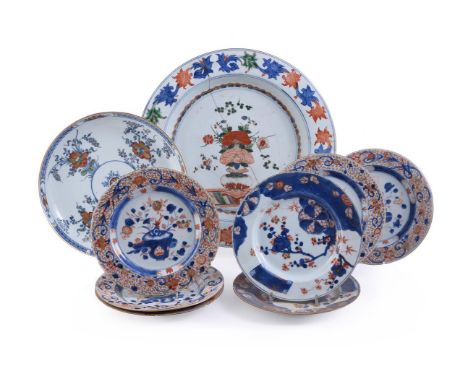 A Chinese underglaze blue and enamelled dish, Qianlong, with gilded details, 27cm diameter; five Chinese Imari plates, Kangxi