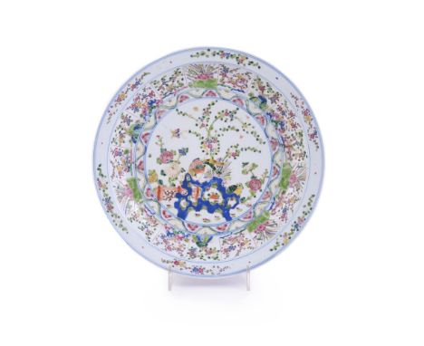 A large Chinese famille rose charger, 20th century, with apocryphal Kangxi mark, 40.5cm diameter20世纪 "大清康熙年制"粉彩大盘Condition Re