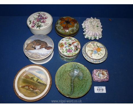 A small quantity of lidded trinket pots and dishes including Prattware pot, Villeroy &amp; Boch, seahorse dish, Copeland &amp