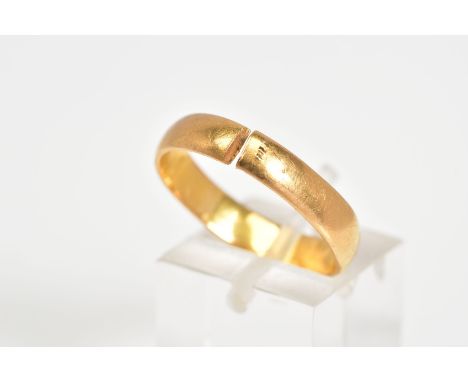 A 22CT GOLD WEDDING BAND, the plain polished band with a 22ct hallmark for Birmingham, ring size P, approximate weight 4.8 gr