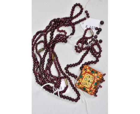 FOUR JEWELLERY ITEMS, to include a Rajasthani enamelled pendant strung to a garnet bead necklace, a single row garnet bead ne