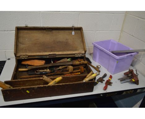 A VINTAGE WOODEN CARPENTERS TOOL BOX and a plastic tray containing vintage handtools including Marples wood chisels, pad saws
