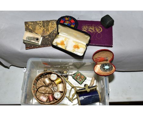 A BOX CONTAINING A SMALL AMOUNT OF SILVER JEWELLERY, stamped 925, silver condiment spoon, 1926 sixpence and 1938 three pence 