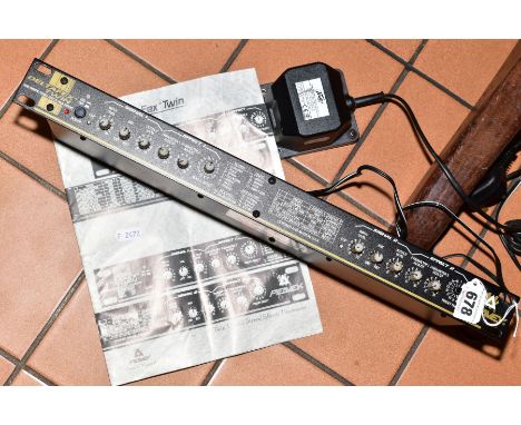 A PEAVEY DELTAFEX TWIN DIGITAL EFFECTS UNIT 19'' rackamountable with PSU and manual