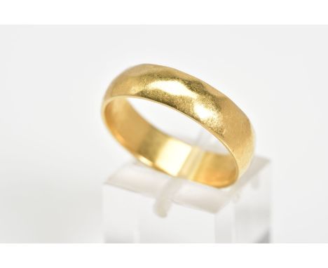 AN 18CT GOLD WEDDING BAND, the plain polished band with an 18ct hallmark for London, ring size U, approximate weight 6.7 gram