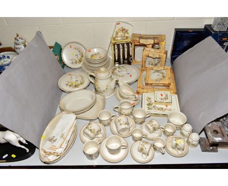A QUANTITY OF MARKS AND SPENCER 'HARVEST' DINNER/TEAWARES to include tureens, serving dishes, plates, side plates, bowls, tea