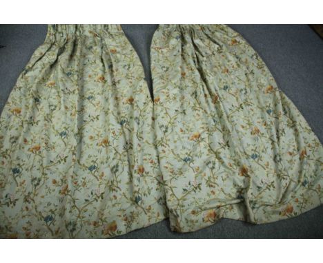 A matching pairs of curtains. Decorated with pomegranates and figs. L.220 W.196 cm. (each) 