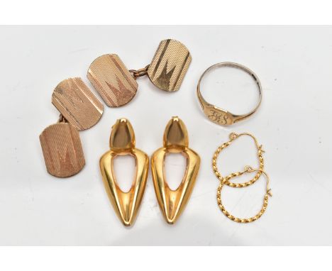 A PAIR OF 9CT GOLD EARRINGS AND ASSORTED YELLOW METAL JEWELLERY, a pair of yellow gold large hollow earrings, triangular form