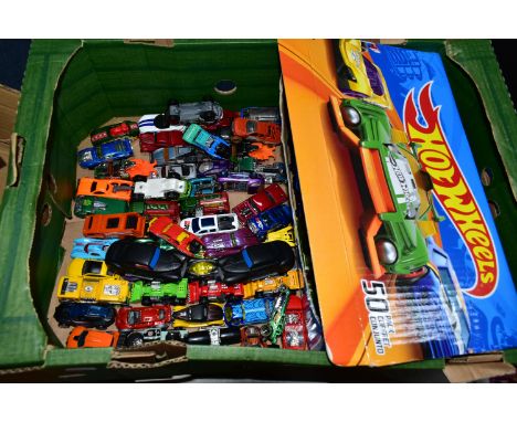 A QUANTITY OF UNBOXED AND ASSORTED MAINLY MATTEL HOT WHEELS DIECAST VEHICLES, mainly recent issues, contents ranges from near