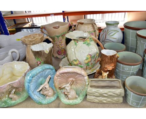 A COLLECTION OF DENBY, SYLVAC, HORNSEA, ARTHUR WOOD AND OTHER CERAMICS, including six green and white Denby planters, a simil