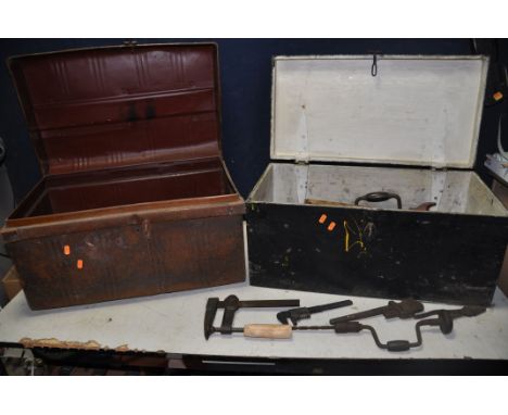 A WOODEN CHEST CONTAINING TOOLS to include vintage Woden f-clamp, vintage chisels, hand drill, stillsons, hammers etc and a m