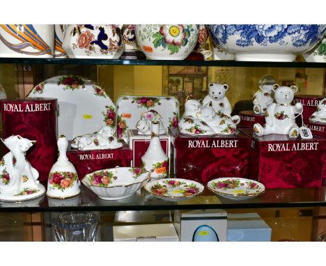 SIXTEEN PIECES OF ROYAL ALBERT OLD COUNTRY ROSES GIFTWARES, comprising nine boxed animal figures: two Cats Entwined figure gr