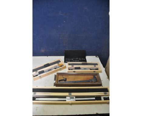 A COLLECTION OF MEASURING EQUIPMENT to include two Warren 9496 horizontal digital vernier callipers, Warren 9500 horizontal d