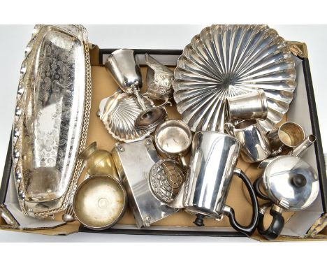 AN ASSORTMENT OF SILVERPLATE WEAR, to include a Mappin and Webb sauce dish designed as a shell, reverse signed and numbered M