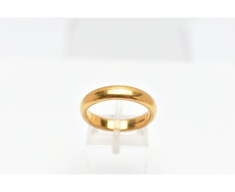 A 22CT GOLD BAND RING, a plain polished yellow gold courted band ring, approximate dimensions width 4mm x depth 2mm, hallmark