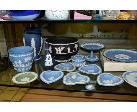 A GROUP OF WEDGWOOD JASPERWARES, seventeen pieces to include a black pedestal bowl height 13cm x diameter 19.5cm, a navy blue