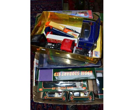 A QUANTITY OF BOXED AND UNBOXED LORRY AND TRUCK MODELS INCLUDING BOXED CORGI CLASSICS EDDIE STOBART DIECAST VEHICLES, to incl