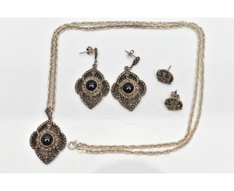 A WHITE METAL ONYX SET PENDANT NECKLACE AND EARRING SET, the pendant of an openwork diamond shape, set with an onyx cabochon 