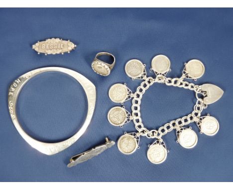 SILVER &amp; WHITE METAL JEWELLERY, 5 ITEMS to include a padlock clasp charm bracelet holding 9 frame mounted thrupenny piece