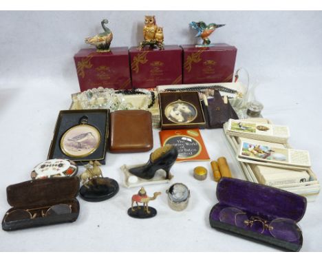MIXED COLLECTABLES GROUP to include silver and enamel, boxwood, porcelain and other pill boxes and containers, three boxed Le