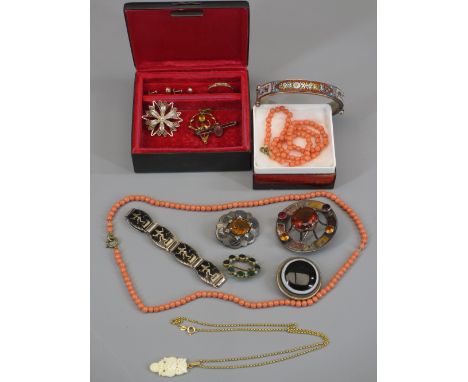 VICTORIAN &amp; LATER JEWELLERY, 14 PIECES to include two Scottish Cairngorm type set brooches, two small coral bead necklace