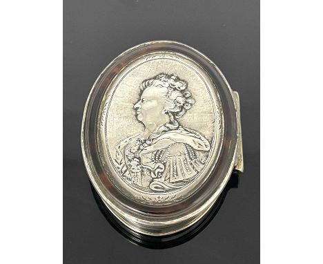 Jean Obrisset, a Queen Anne silver and tortoiseshell snuff box, circa 1705, oval form, the hinged lid with central plaque, pr