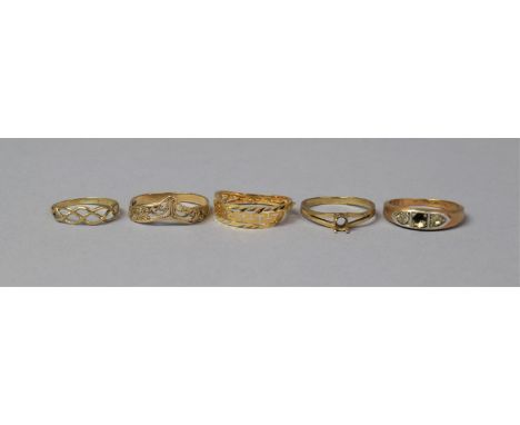 A Collection of Scrap Gold Rings to Include Three 9ct and One 14ct Examples, 4.1g in Total Together with an 18ct gold Plated 