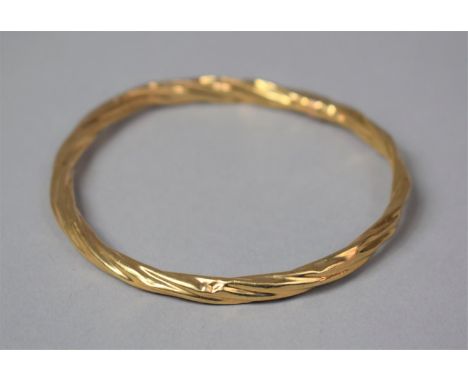 A 9ct Gold Bangle, 6.1g 